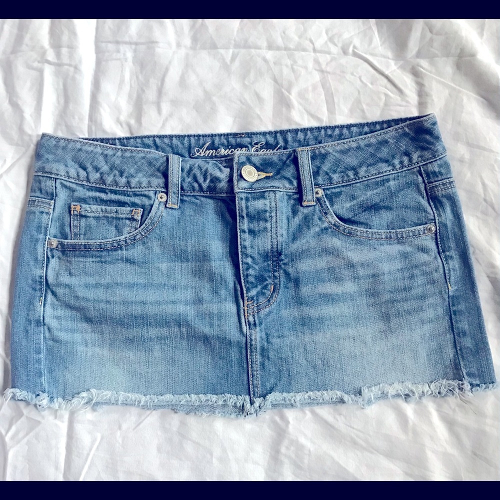 Ladies/juniors American eagle jeans skirt size 6.